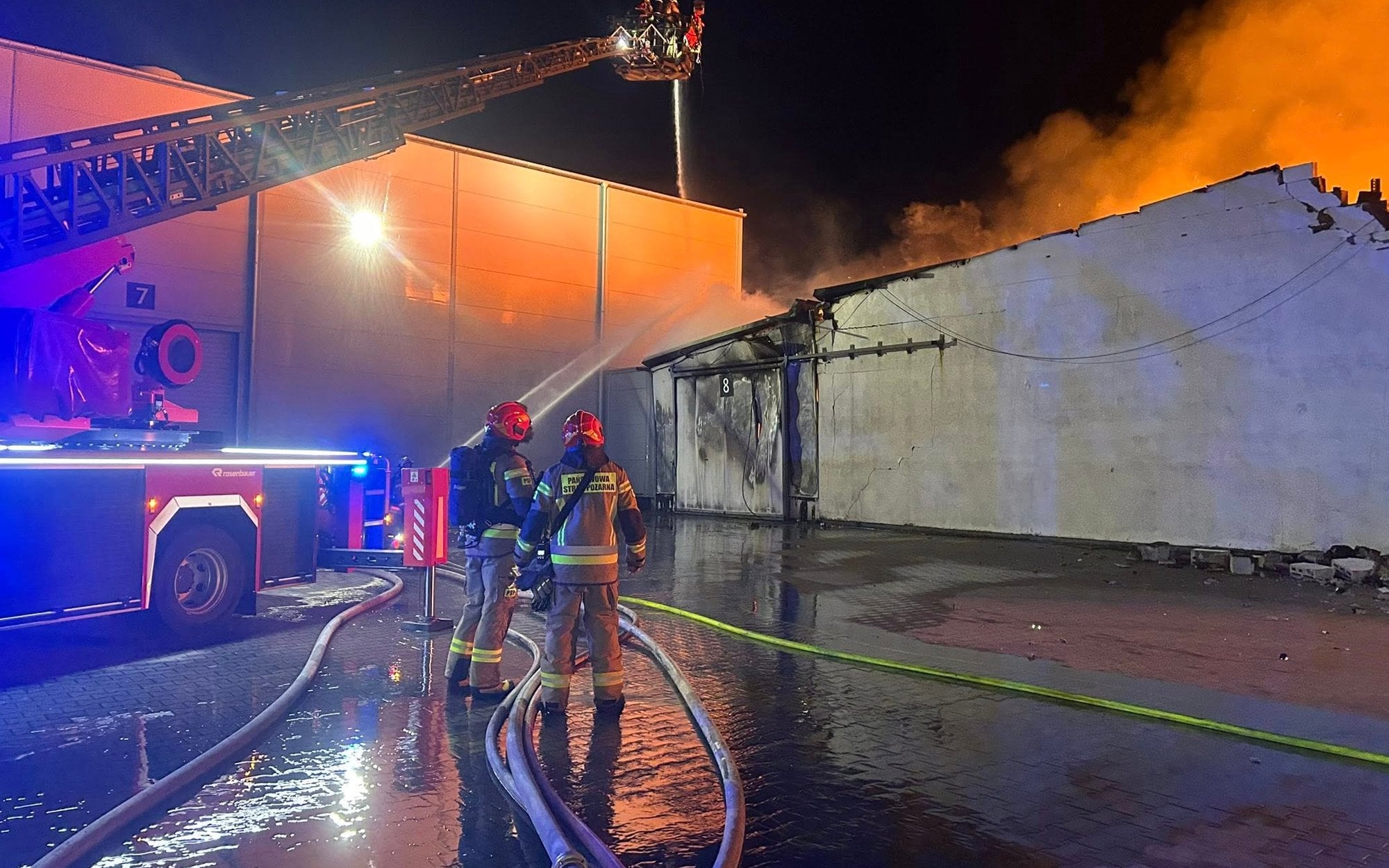 Wielki pożar pod Warszawą. Ponad 50 zastępów straży pożarnej w akcji