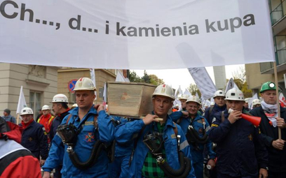 W czwartek górnicy protestowali na ulicach Warszawy. Podczas gdy premier Ewa Kopacz razem z wicemini