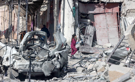 Rafah, miasto na południowym krańcu Strefy Gazy, w niedzielę po izraelskim bombardowaniu