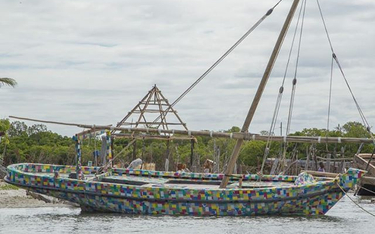 Kenijczycy zbudowali łódź ze śmieci znalezionych w Oceanie