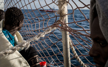 Migranci z "Sea Watch 3" mogą zejść na ląd. Będą rozdzieleni między kraje UE