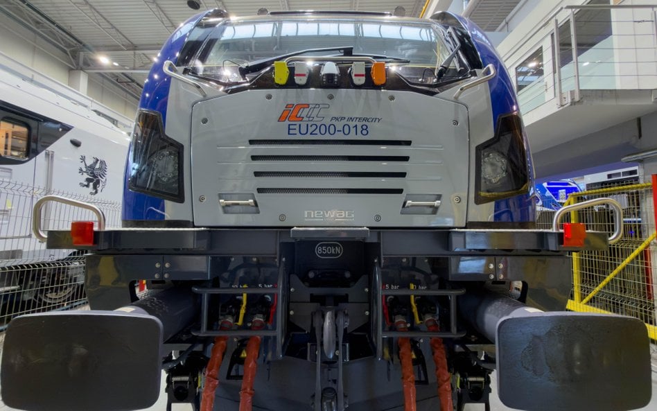 Newag z kolejnym wielkim kontraktem. PKP Intercity dokupuje Griffiny EU200