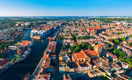 Według danych Eurostatu w I połowie 2024 r. przez platformy Airbnb, Booking, Expedia i TripAdvisor z