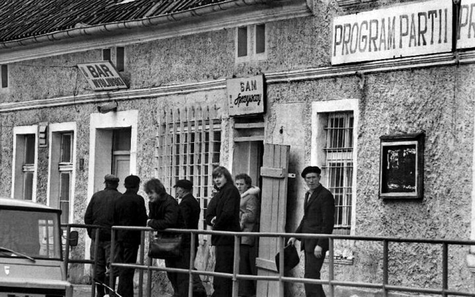 Program partii, a na pociechę – Bar Myśliwski. Wieliczki koło Olecka, rok 1976
