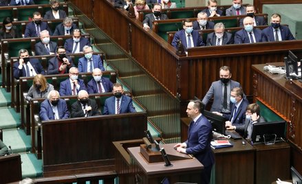 Posłowie PiS przeciw ochronie dla małych i średnich firm. Opozycja: Wyrok na przedsiębiorstwa