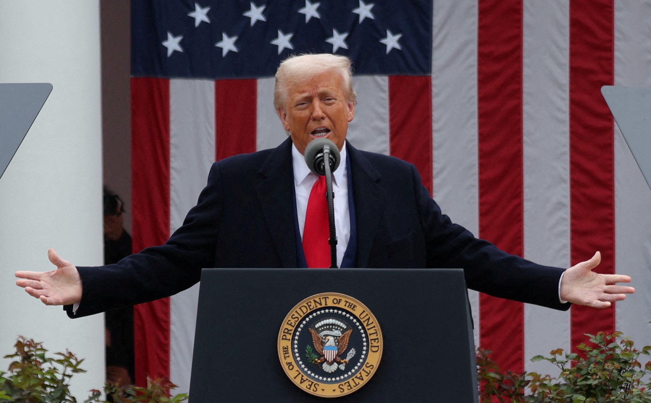 Donald Trump ustalił cła dla kilkudziesięciu krajów. Ile teraz wynoszą?