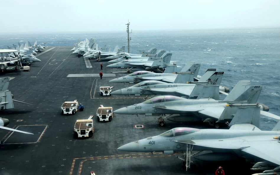 A-18F na pokładzie USS Abraham Lincoln w pobliżu Cieśniny Ormuz (15.07.2019 r.)