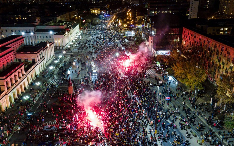 Bartkiewicz: Rządzie, społeczeństwo przemówiło. Nie strasz, posłuchaj