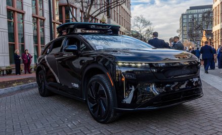 Uber inwestuje w autonomiczne pojazdy, może w tym pomóc były prezes