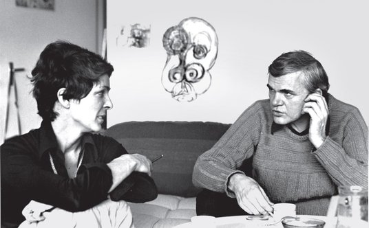 Milan Kundera i żona Vera w Rennes, mat. promocyjne wyd. W.A.B.
