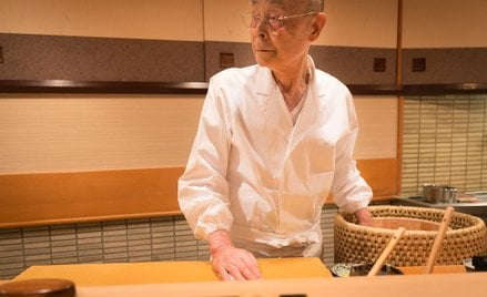 Jiro Ono kończy sto lat. Pracę w kuchni zaczął w wieku 7 lat.