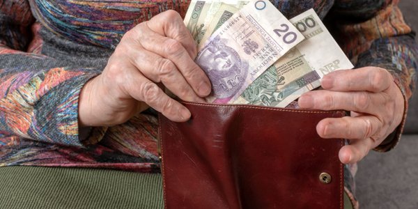ZUS forecasts average pension will fall to 24.5% of average wage by 2080