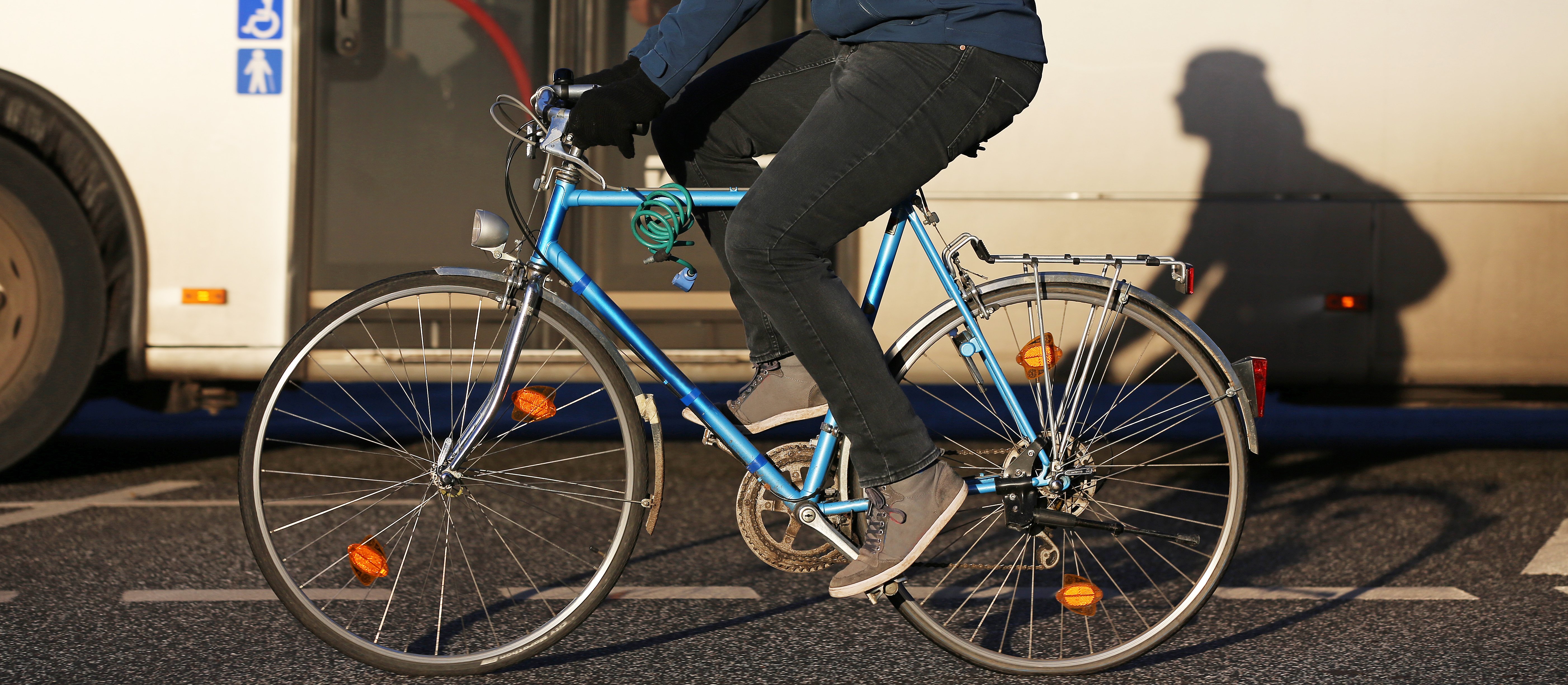 Warszawa: Dłuższe buspasy i ścieżki rowerowe, więcej przystanków i parkingów