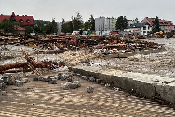 Rzeka Biała Głuchołaska zalała Głuchołazy