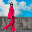 „Barbie Pink” widać dzisiaj wszędzie. Przede wszystkim – w lookbookach marek odzieżowych.