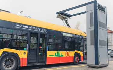 W zero- i niskoemisyjne autobusy najwięcej inwestuje Warszawa. Już ponad 40 proc. miejskiej floty to