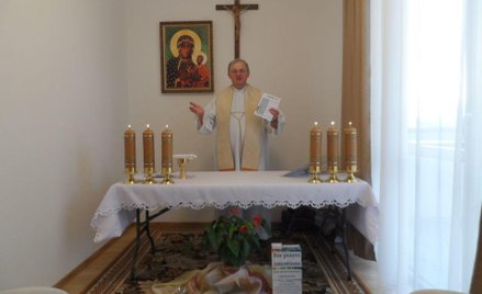 Ksiądz Eddie bije brawo Stochowi