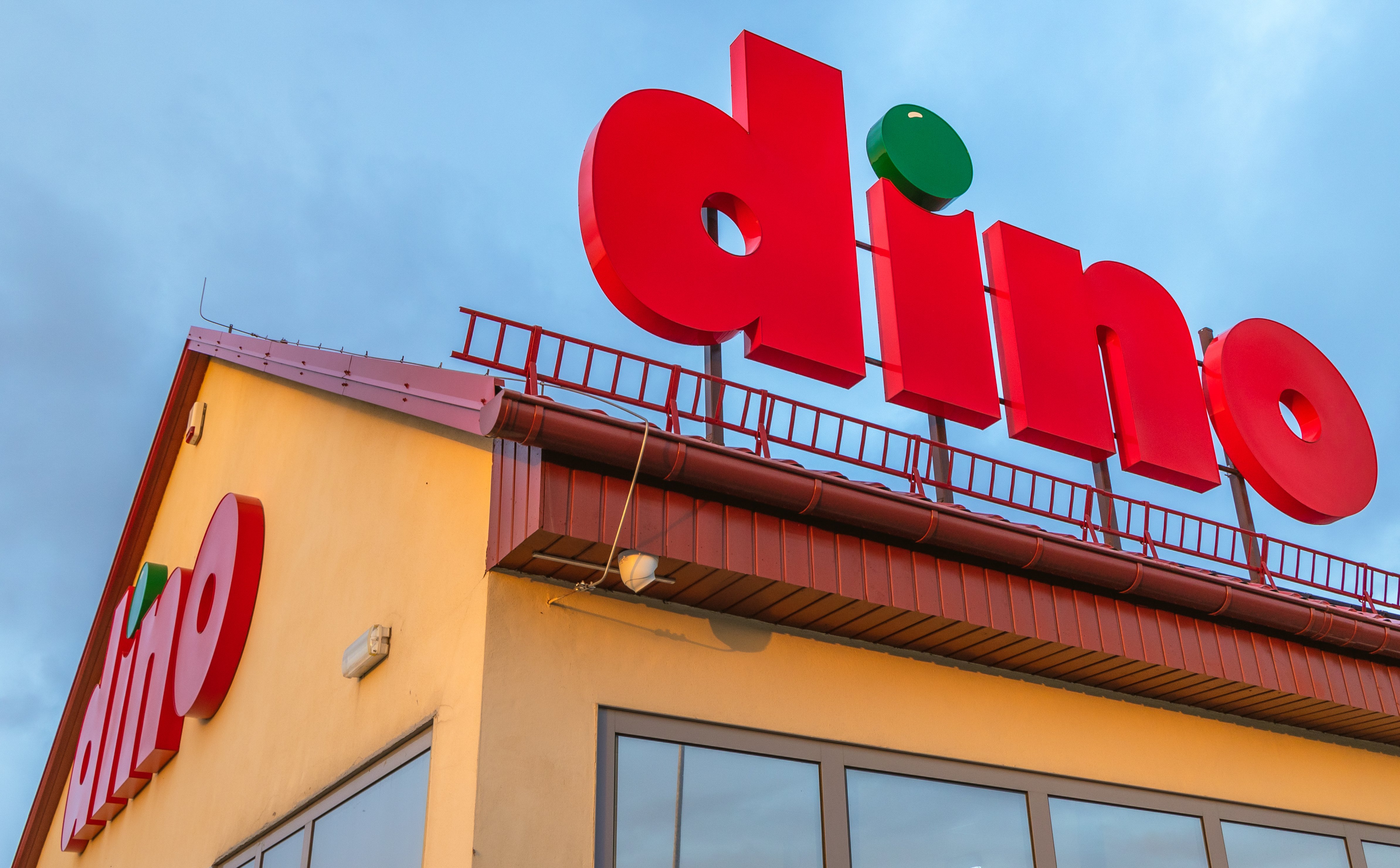 Dino kończy dzień 7,3-proc. spadkiem. Nakłady wzrosną