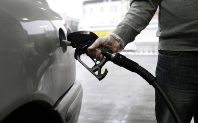 Rynek paliw – w oczekiwaniu na obniżki na stacjach