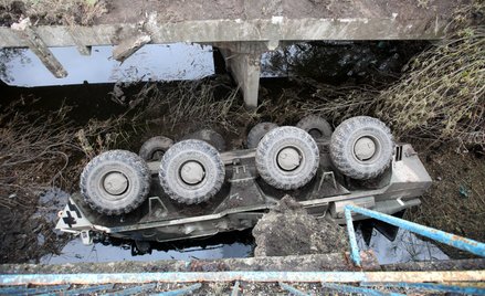 Samych wozów bojowych Rosjanie stracili kilkanaście tysięcy. Na zdjęciu zniszczony rosyjski transpor