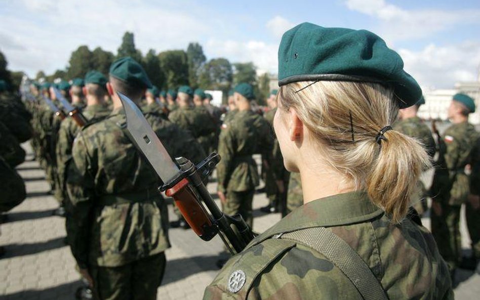 Zmiany wymusza m.in. coraz liczniejsza obecność kobiet w wojsku