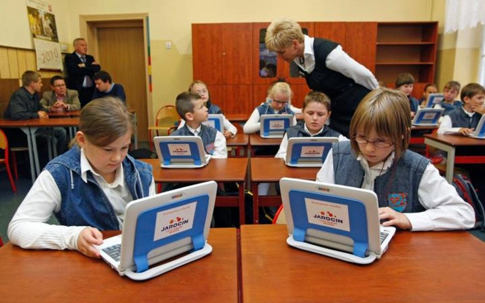 Rok 2010. Gmina Jarocin kupiła 850 laptopów dla uczniów podstawówek i gimnazjalistów