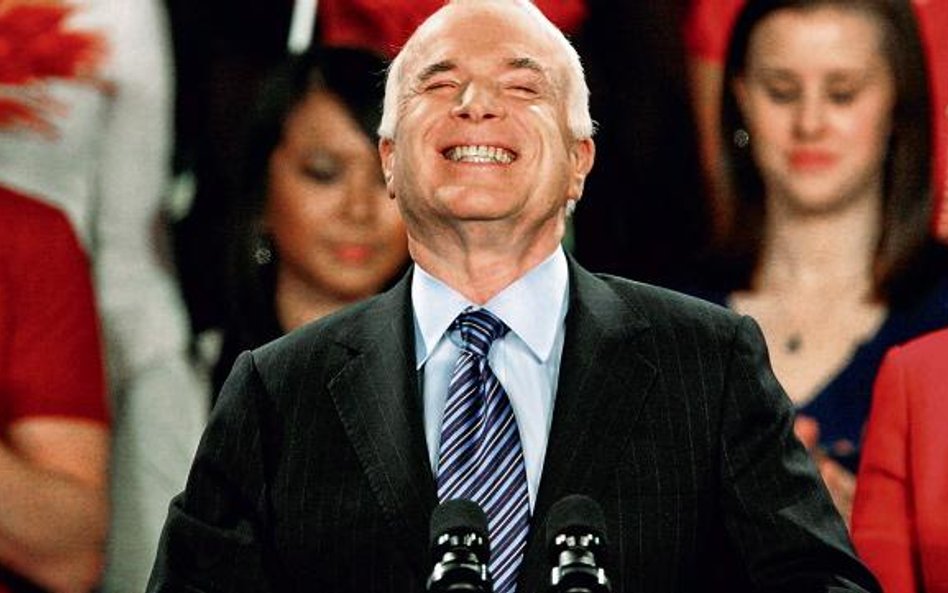 John McCain podczas wiecu w Pensylwanii starał się nadrabiać miną