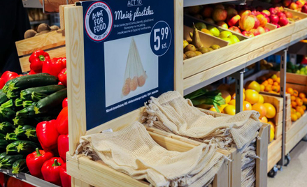 Auchan i Carrefour zastąpiły plastik bawełnianymi workami