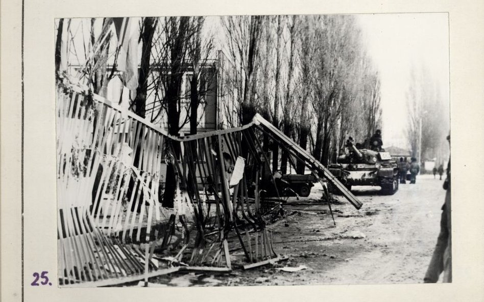 16 grudnia do Stoczni Gdańskiej im. Lenina wkroczyło wojsko wspomagane m.in. czołgami.