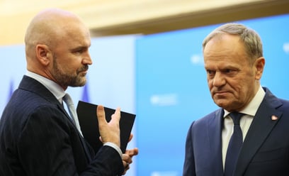 Premier Donald Tusk i pełnomocnik przedsiębiorców ds. deregulacji Rafał Brzoska
