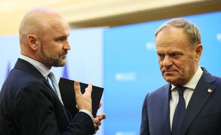 Premier Donald Tusk i pełnomocnik przedsiębiorców ds. deregulacji Rafał Brzoska