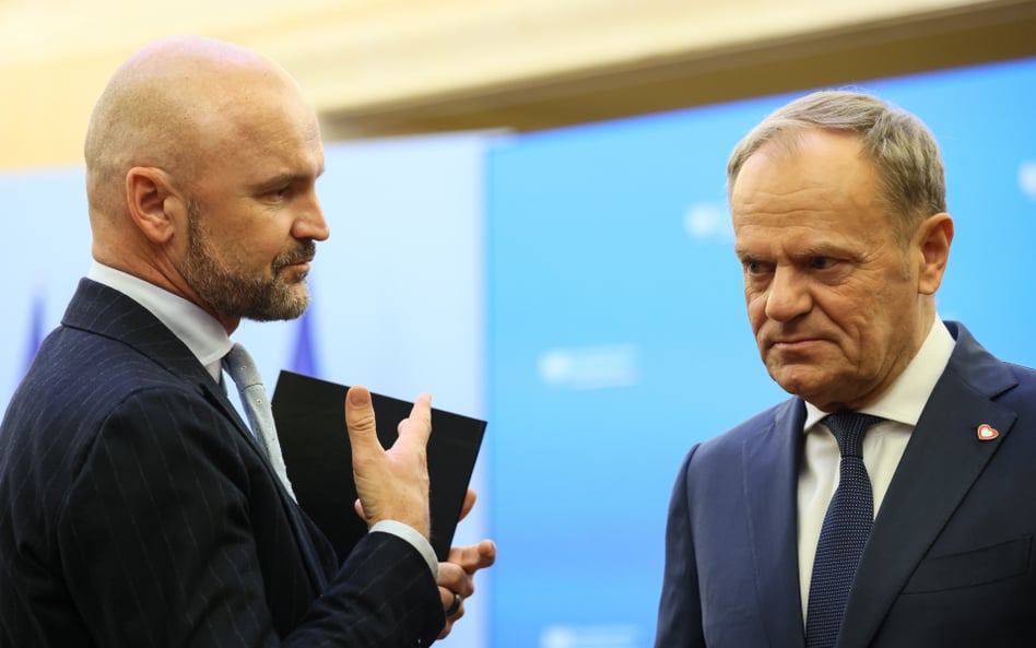 Premier Donald Tusk i pełnomocnik przedsiębiorców ds. deregulacji Rafał Brzoska