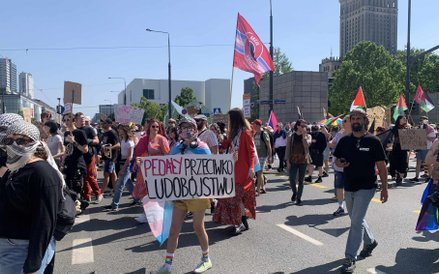 Wymowne transparenty uczestników parady