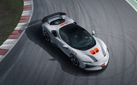 Ferrari SF90 XX Stradale pozostaje nieco dłużej w produkcji