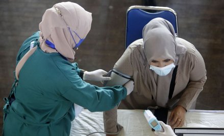 Koronawirus. Indonezja: Zaszczepieni lekarze chorują na COVID