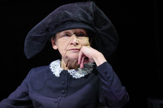 Jadwiga Jankowska-Cieślak podczas próby dla mediów sztuki Teatru Gudejko „Przebłyski” w reżyserii Ag