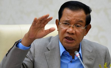 Premier Kambodży jedzie do Wuhan "dodać otuchy studentom"