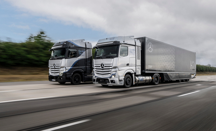 Prototypowy Mercedes-Benz z wodorowym napędem i zbiornikami na ciekły gaz.