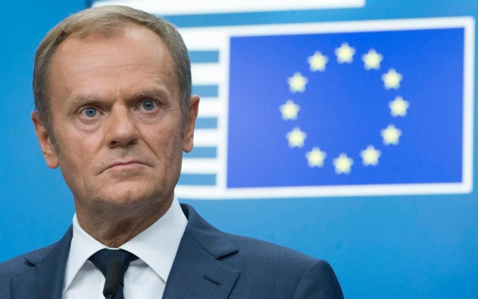 Donald Tusk kontra Emmanuel Macron