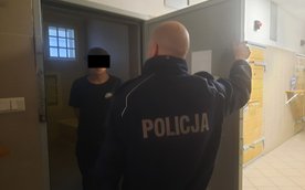 Pierwszy z podejrzanych, 19-letni mężczyzna, został zatrzymany wkrótce po przyjeździe patrolu.