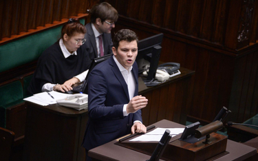 Adam Gomoła podczas wystąpienia w Sejmie