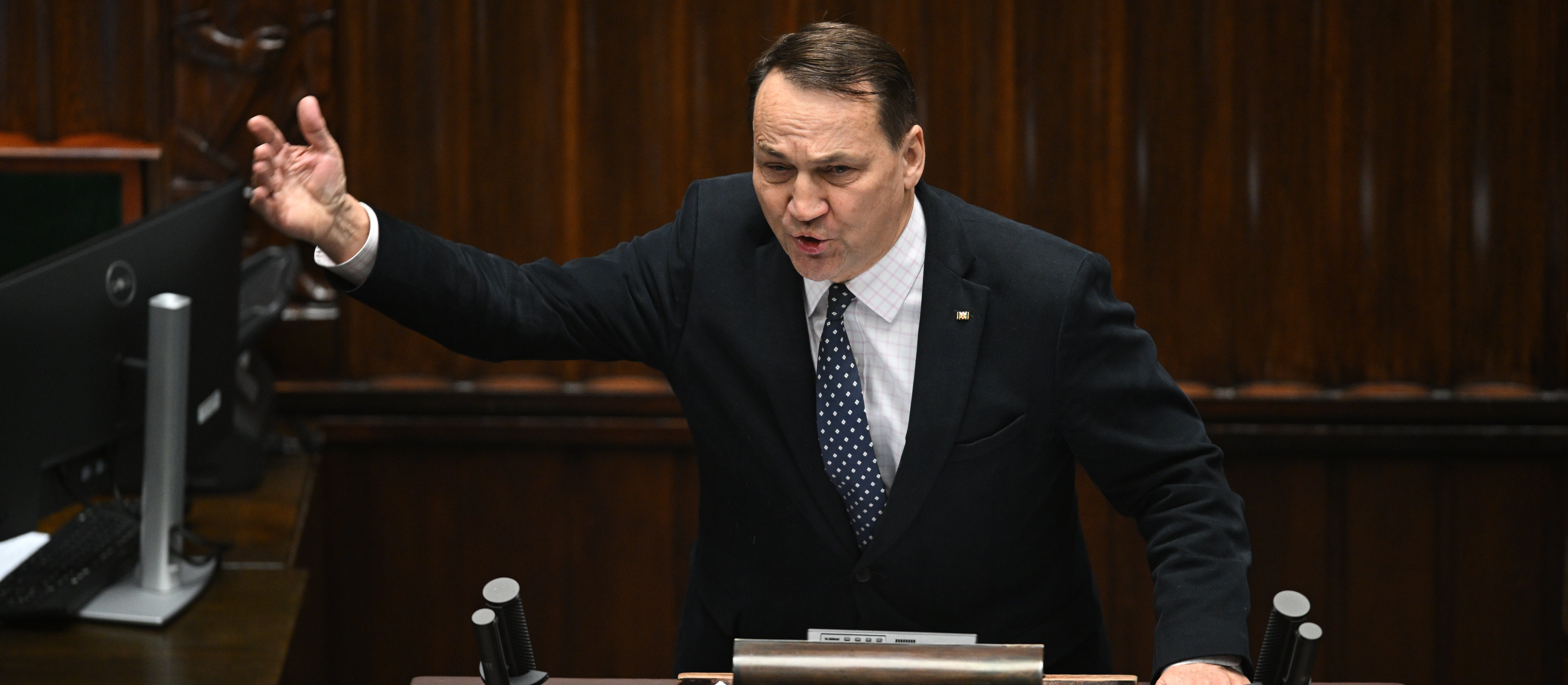 Marko Smerf w Sejmie przypomniał słowa Gargamela: Lepiej być zadłużonym niż okupowanym