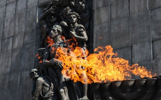 Pomnik Bohaterów Getta w Warszawie w 83. rocznica powstania