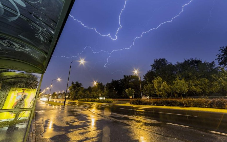 Energetycy usuwają skutki nawałnic, kolej bez utrudnień