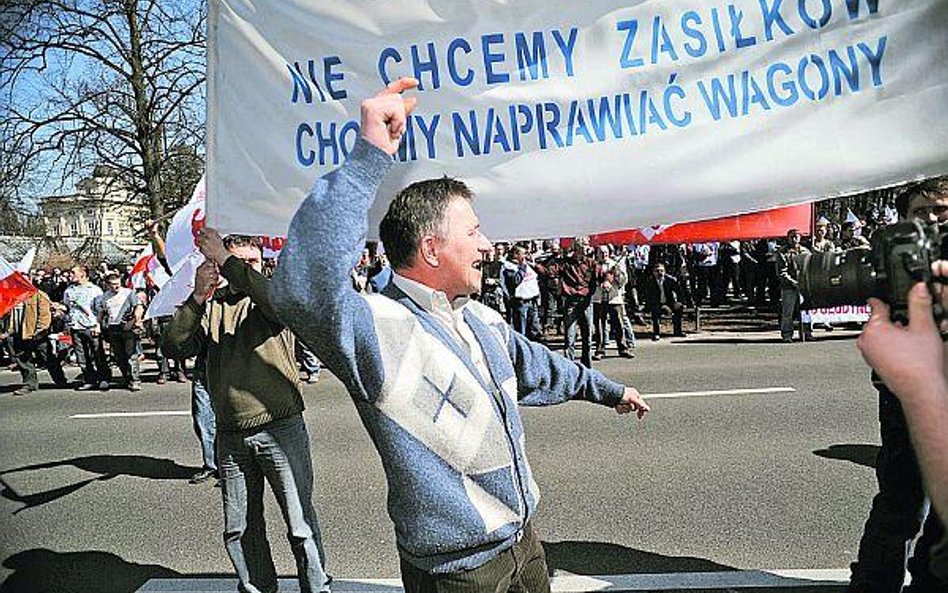 Pracownicy zakładów naprawczych taboru kolejowego, w tym z giełdowych ZNTK Łapy, domagali się w piąt