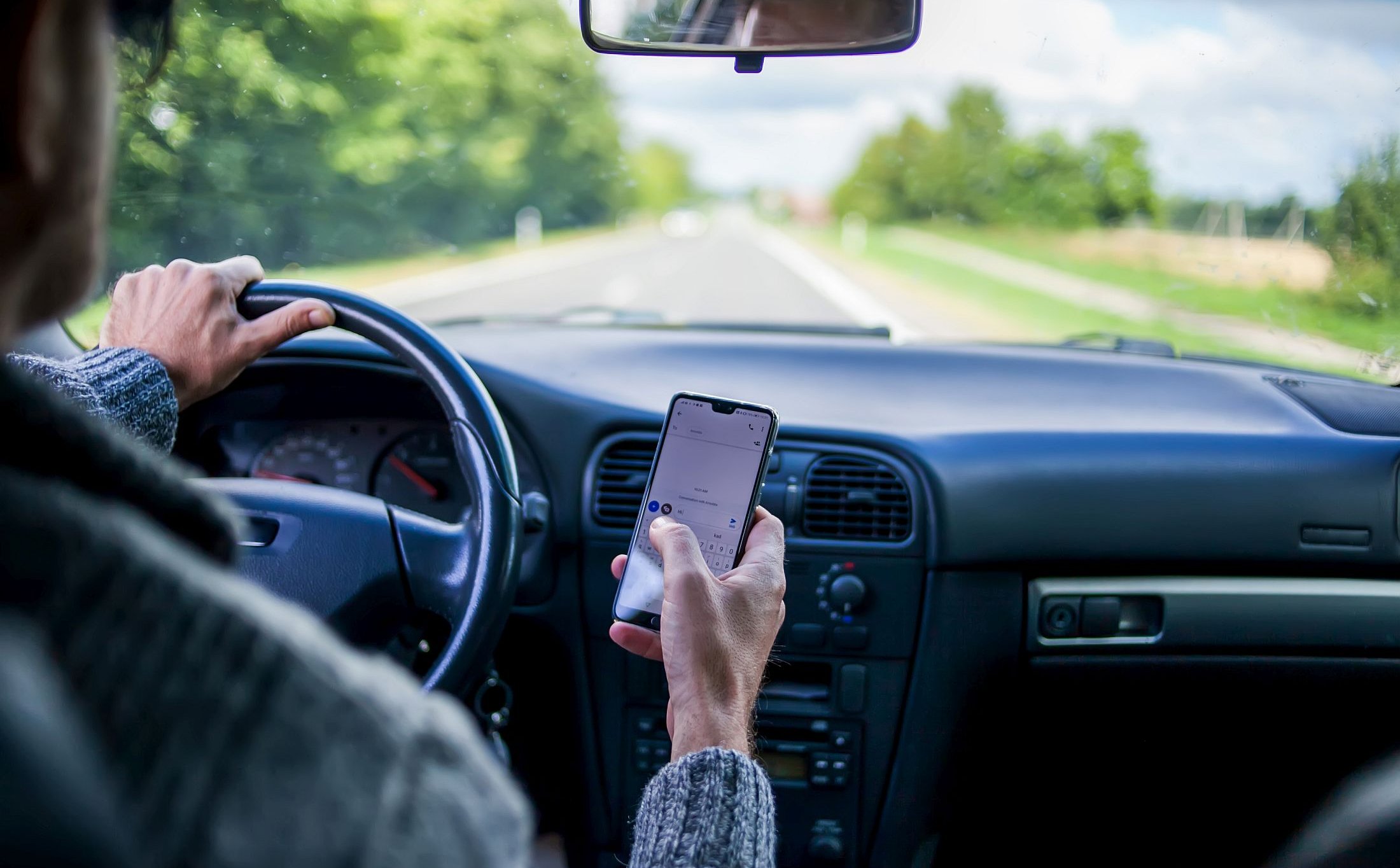 Nowe fotoradary. Wychwytują kierowców korzystających z telefonu