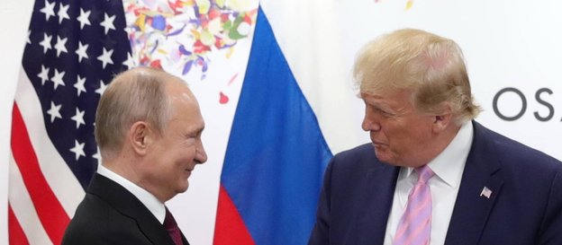 Donald Trump i Władimir Putin w Osace w 2019