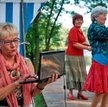 Wczorajszą dyskotekę z laptopa na barce „Herbatnik” poprowadziła DJ Janeczka (pierwsza z lewej)