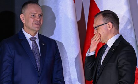 Prezydent RP Karol Nawrocki (L) i rzecznik prezydenta RP Rafał Leśkiewicz (P)