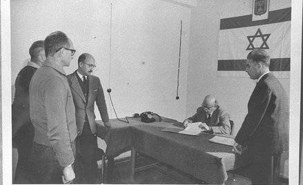 Adolf Eichmann oczekujący na przesłuchanie. Jerozolima, 1961
